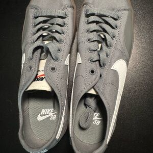 Nike SB Gray and White Boys/Men's/Women’s Sneakers